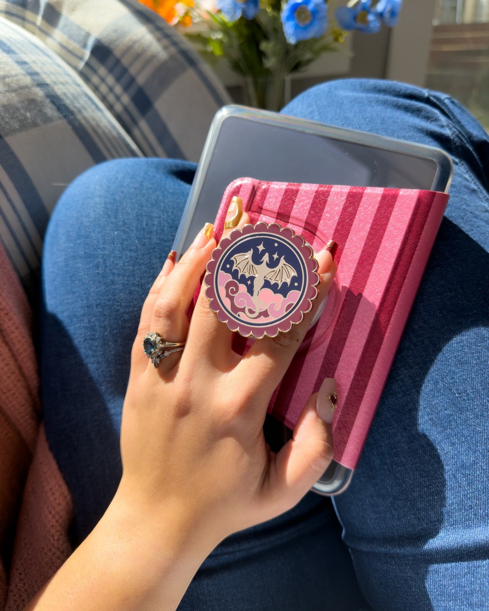 Dragon's Keep Magnetic E-reader/ Phone Grip