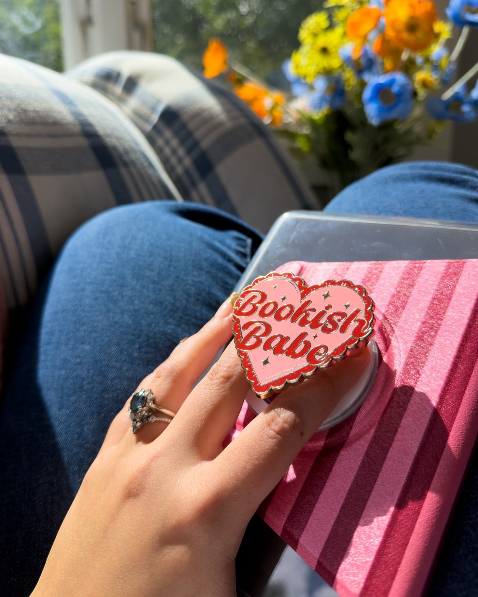 Bookish Babe Magnetic E-reader/ Phone Grip