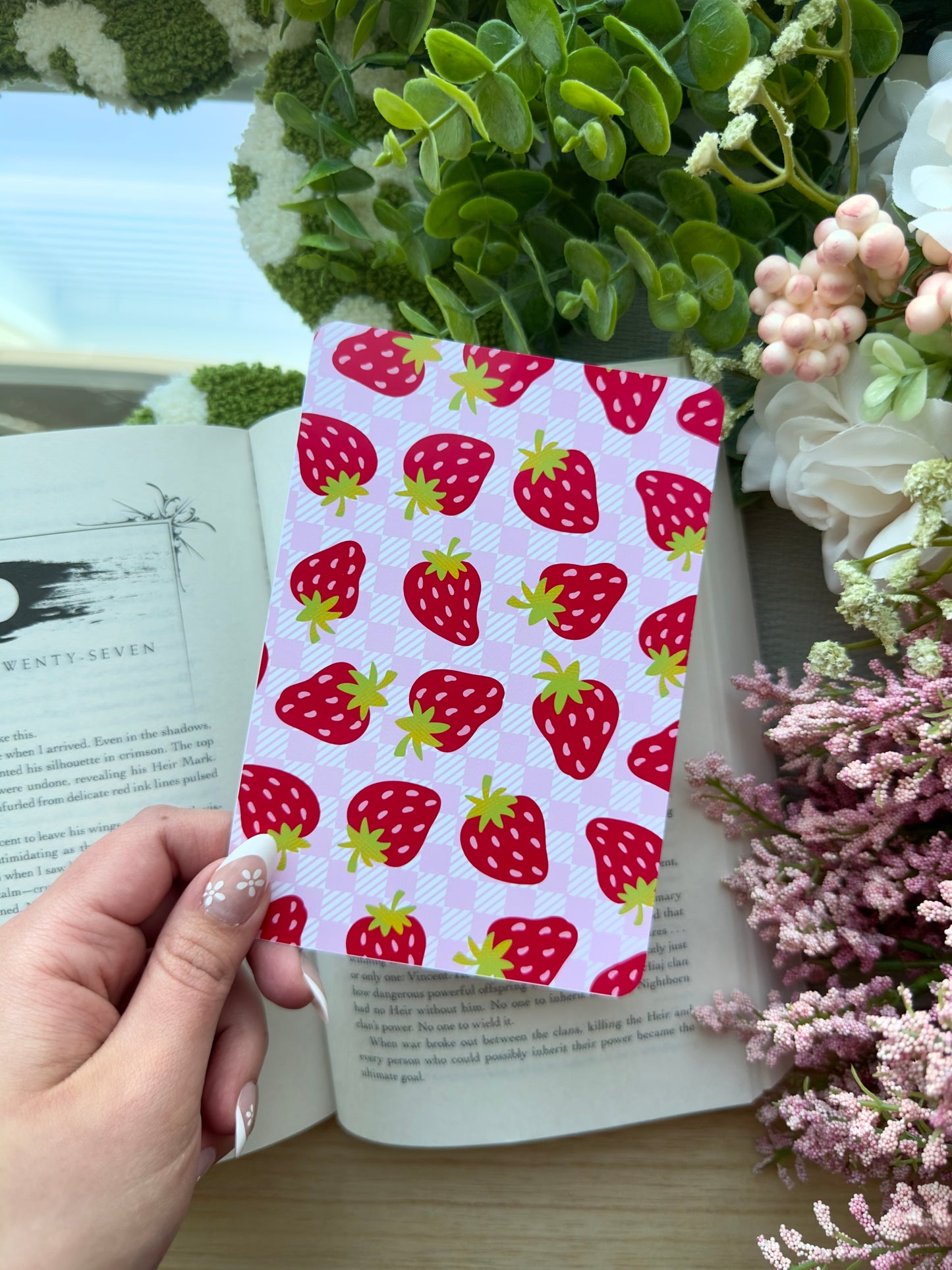 Checkered Strawberries Kindle Insert