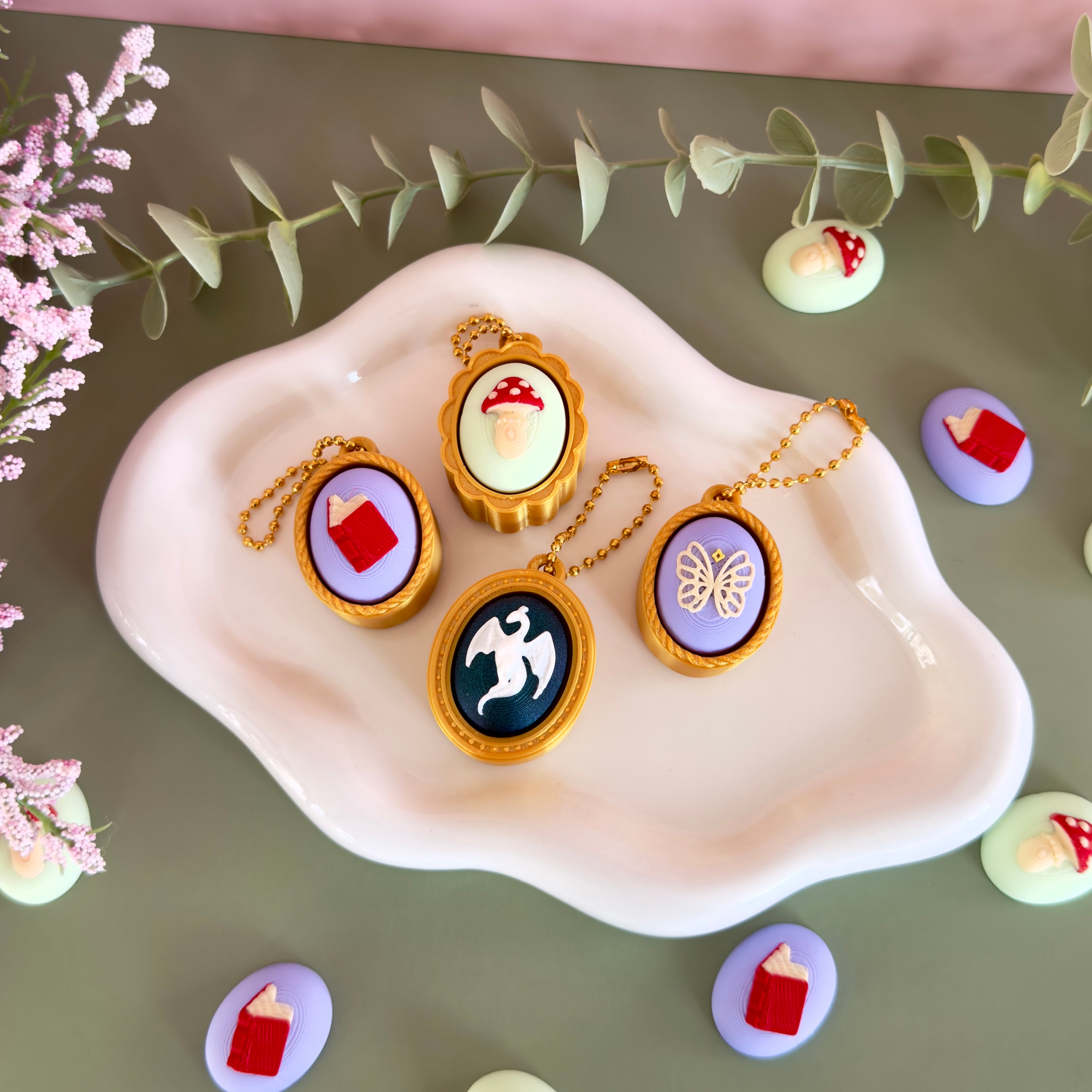 Fantasy Cameo Fidget Clicker